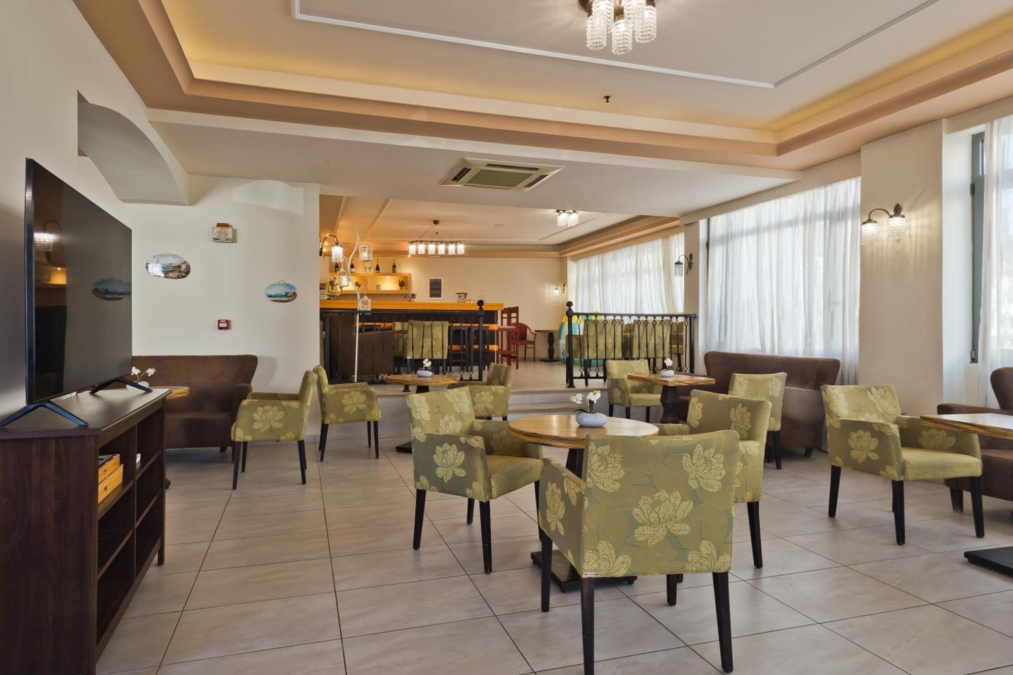 Regina Studios & Hotel Карпатос Екстериор снимка