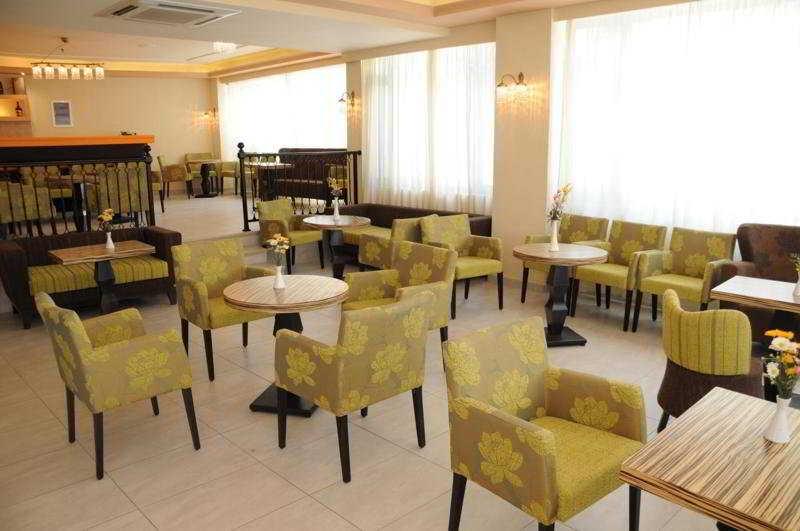 Regina Studios & Hotel Карпатос Екстериор снимка
